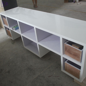 Meuble <span class=keywords><strong>TV</strong></span> mural moderne en Corian blanc et noir personnalisé pour salon, mobilier <span class=keywords><strong>de</strong></span> maison durable et écologique - Product Image 3