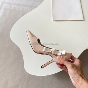 Sandales à talons texturées Mary Jane, talons hauts, bout pointu, bride à nœud, style classique de créateur pour femmes, chaussures habillées - Product Image 6