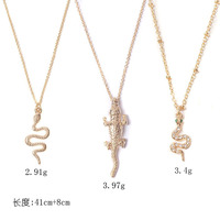 Collier avec pendentif serpent en or et strass Collier tendance pour femme Bijoux serpent délicats