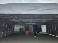 Carpa Retráctil Automática para Exteriores con Ruedas para Taller de Fábrica
