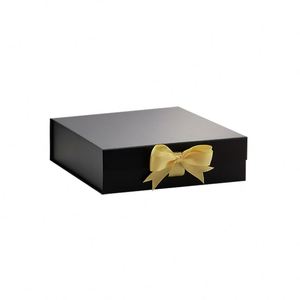 Caja de Regalo Rígida Cuadrada Negra Mediana de Lujo con Diseño Personalizado y Cinta para Venta al por Menor - Product Image 1