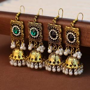 भारतीय शैली तीन-टुकड़ा धातु स्टडेड डायमंड स्क्वायर एक्सेसरी सेट जुमस्टोन नेरिंग संयोजन मुख्य मिश्र धातु - Product Image 3