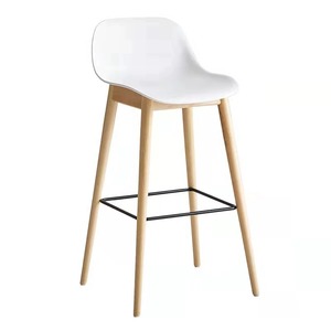 Chaise de bar moderne en PP et bois, idéale pour cuisine, bar à domicile et hôtel – Offre spéciale - Product Image 2