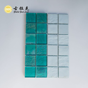 Tuiles de mosaïque en verre iridescent vert émeraude scintillant, carrées 300*300mm, pour la conception de piscines de luxe - Product Image 3