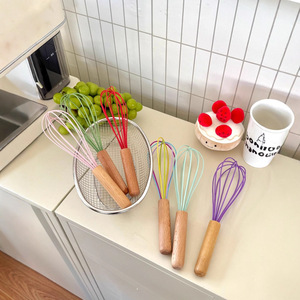 ด้ามไม้บีช ที่ตีไข่ซิลิโคนหลากสี ที่ตีครีมแบบใช้มือ อุปกรณ์ตีไข่ในครัว - Product Image 2