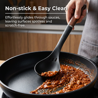Louche à soupe en silicone sans BPA de qualité supérieure OEM ODM, résistante à la chaleur 446 ° Louche à soupe antiadhésive avec manche en bois