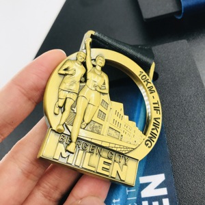 Proveedor de medallas deportivas de maratón de latón macizo personalizadas Premio personalizado barato 5K <span class=keywords><strong>Color</strong></span> Run Medalla al por mayor Grabado de medallas para correr - Product Image 1
