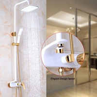 Ensemble de robinetterie de douche moderne blanc et laiton doré, système de douche mural à effet pluie avec douchette à main et bec de baignoire élégant