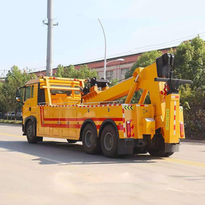 Camion de dépannage HOWO 4x2 avec plateau, treuil et élévateur hydraulique pour le transport et le récupération de voitures - Product Image 5