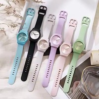 Montre jouet de transformation d'action électronique manuelle de dessin animé pour enfants montre à quartz de robot avec l'affichage de cadran de pointeur de bande en cuir