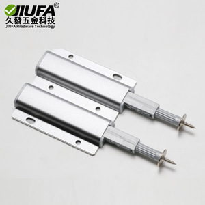 Mecanismo de rebote para puerta de armario de aleación de aluminio Jiufa CS-8716, abridor oculto sin tirador plateado para armario - Product Image 1