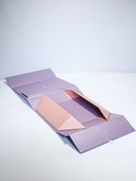 Kotak Kemasan Hadiah Mewah dengan Logo Custom, Tutup Magnetik Kaku, Dapat Didaur Ulang, Lipat, Laminasi Matt, Embossing, Lapisan Spons