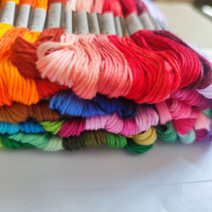 <span class=keywords><strong>Fil</strong></span> à broder en coton écologique DIY de 800 cm, vente en gros directe d'usine, <span class=keywords><strong>pas</strong></span> <span class=keywords><strong>cher</strong></span>, en 447 couleurs pour le point de croix et la broderie - Product Image 1