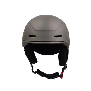 Venta caliente cascos de deportes de nieve fábrica CE estándares auditoría casco de esquí para hombres y mujeres