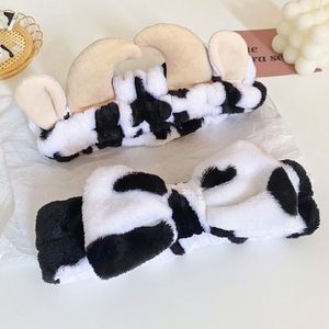 Ensemble bandeau et bracelets en tissu imprimé vache, doux, noir et blanc à pois, pour le lavage du visage, le maquillage, le spa, les soins de la peau, cadeau mignon - Product Image 4