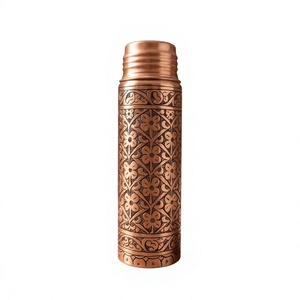 Bouteille d'eau en cuivre à succès, design traditionnel gravé, portable pour les voyages - Product Image 1