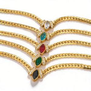 Collana in Acciaio Inossidabile Impermeabile Antiossidante con Catena Piatta Placcata in Oro 18K e Cristalli di Zirconio - Product Image 1