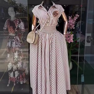 เดรสยาวลายทางสำหรับผู้หญิง กระดุมผ่าหน้า เอวสม็อคสูง ทรงเอพลิ้วไหว มีกระเป๋า แฟชั่น - Product Image 1