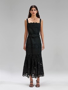 Vestido largo de verano estilo francés con aberturas, corte sirena, cintura ajustada y cuello halter - Product Image 3