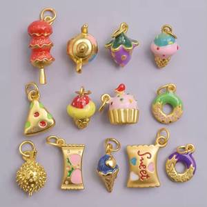 Dijes de Esmalte con Diseño de Dulces |   Colgantes de Acero Inoxidable con Baño de Oro PVD de 18K con Forma de Dulces, Donuts, Helados y Cupcakes para la Creación de Joyería - Product Image 1