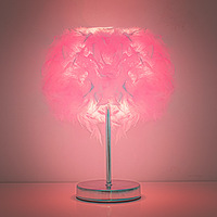 Lampe de table nordique en plumes blanches, lampe de chevet LED, base en métal, décoration moderne pour la maison, chambre à coucher, cadeau esthétique romantique