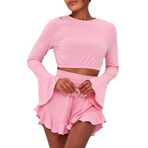 Conjunto de top corto y pantalones cortos acanalados de color rosa para mujer, ropa de dormir de manga larga con dobladillo acampanado para uso en el hogar y al aire libre - Product Image 5
