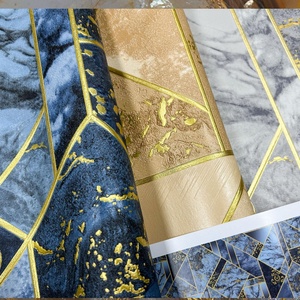 Géométrique <span class=keywords><strong>bleu</strong></span> luxe <span class=keywords><strong>et</strong></span> frais ligne dorée 3d murale <span class=keywords><strong>papier</strong></span> <span class=keywords><strong>peint</strong></span> adhésif imperméable à l'eau maison intérieur art décor <span class=keywords><strong>papier</strong></span> <span class=keywords><strong>peint</strong></span> - Product Image 4