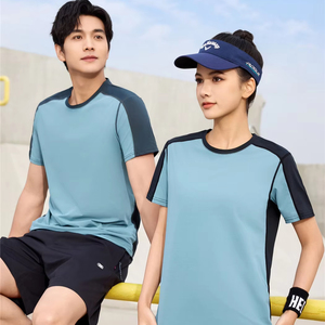 Camiseta de entrenamiento deportivo de manga corta ultraligera de 120g, estilo informal, patrón sólido, logotipo personalizado, ajuste holgado a juego de Color en blanco - Product Image 1