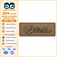 Étiquettes en cuir 3D gaufrées personnalisées pour vêtements, chapeaux, jeans, logo, patch en cuir PU à coudre sur les accessoires vestimentaires