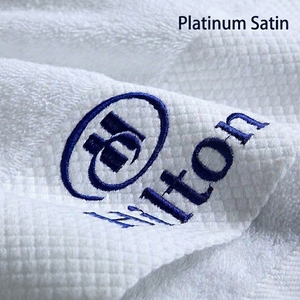 Ensemble <span class=keywords><strong>de</strong></span> serviettes <span class=keywords><strong>de</strong></span> <span class=keywords><strong>bain</strong></span> en coton blanc 100% hypoallergénique avec logo personnalisé, 70*140cm, <span class=keywords><strong>600g</strong></span>, brodé, pour hôtel <span class=keywords><strong>de</strong></span> luxe - Product Image 1