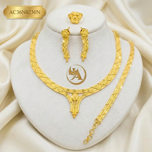 Dernière collection : Ensemble de bijoux de mariage africain nigérian classique plaqué or 24 carats pour femmes (collier, boucles d'oreilles, bague, bracelet) - Product Image 1