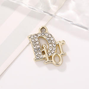 工匠级钻石字母金属吊饰合金吊坠，适用于奢华DIY珠宝和工艺装饰，时尚配饰配件 - Product Image 6