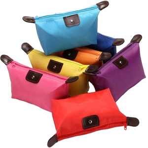 กระเป๋าเครื่องสำอางสุดชิคและกว้างขวาง: กระเป๋าใส่เครื่องสำอางสำหรับเดินทางช่วงฤดูร้อนสำหรับผู้หญิง - มีให้เลือกหลายแบบ - Product Image 2