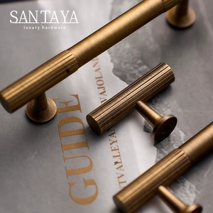 Poignées Santaya en laiton massif bronze antique, à longues poignées en T côtelées pour armoires de chambre et tiroirs de cuisine - Product Image 5