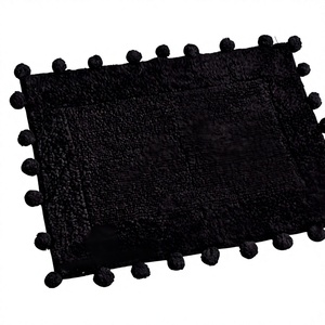 Alfombra de baño de algodón puro de diseño moderno hecha a máquina con pompones duraderos, alfombrilla de baño más suave de calidad a precios de mayorista - Product Image 1