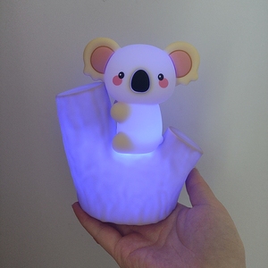 Lámpara LED portátil de silicona suave con forma de koala, recargable por USB, con sensor de movimiento, luz cálida regulable, ideal para la habitación de bebés y niños. - Product Image 2