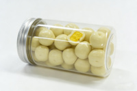 100% natuurlijke zoete witte chocolade bedekte gevriesdroogde biologische passievruchtballen van hoge kwaliteit OEM bulk snacks groothandel