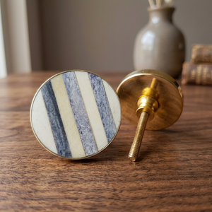 Poignée de tiroir ronde en laiton faite à la main avec incrustation rayée, poignée de meuble moderne, accessoires de décoration intérieure, décorations artistiques - Product Image 1