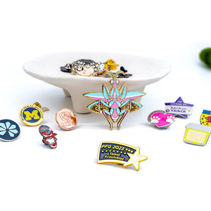 Spilla con Lettere per Feste di Matrimonio, Placcata con Cristalli e Perle Finte, Autunno 25 2022, Jubilee Pilgrim per Stampa Tipografica - Product Image 2