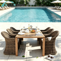 Ensemble de salle à manger moderne et durable en rotin tressé pour patio et jardin, 7 pièces, avec table rectangulaire en teck et chaises inclinables pour extérieur