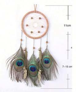 Vente en gros <span class=keywords><strong>Attrape</strong></span>-rêves Décoration en plumes <span class=keywords><strong>Attrape</strong></span>-rêves blanc blanc Plumes <span class=keywords><strong>de</strong></span> <span class=keywords><strong>paon</strong></span> Carillons éoliens traditionnels suspendus à vendre - Product Image 1