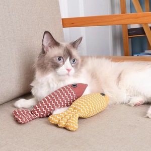 Jouet à mâcher en caoutchouc en forme de poisson à la menthe, poulet séché et carotte, anti-ennui, taille moyenne pour chats et chiens - Product Image 3