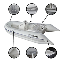 Bateau gonflable, petite coque rigide en fibre de verre