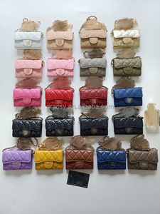 <span class=keywords><strong>Portafoglio</strong></span> Corto in Pelle di Lusso per Uomo <span class=keywords><strong>e</strong></span> Donna con Decorazione Floreale, <span class=keywords><strong>Porta</strong></span> <span class=keywords><strong>Carte</strong></span> <span class=keywords><strong>e</strong></span> <span class=keywords><strong>Monete</strong></span> - Product Image 4