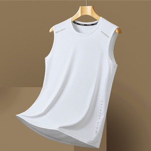 เย็นสบายและแห้งง่ายด้วยเสื้อกั๊กผู้ชายที่แห้งเร็วน้ำหนักเบานี้เหมาะสำหรับใส่ออกกำลังกายและสวมใส่ในชีวิตประจำวันระบายอากาศได้และใส่สบาย - Product Image 3