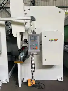 CNC 프레스 브레이크 WC67K 63T3200