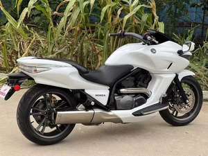 Motocicleta Honda1 DN01 Auto Gear Cruiser Low, Asiento Ergonómico de 690 mm, Estilo SportTouring - Product Image 4