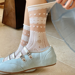 Chaussettes transparentes en maille blanche pour femmes avec motif cœur pastel et nœud, volants et fronces, idéales pour l'été - Product Image 3
