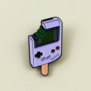 Broche con Diseño de Consola de Videojuegos de la Infancia, Insignia Metálica Creativa Personalizada con Diseño de Helado, Decoración para Ropa Infantil - Product Image 1