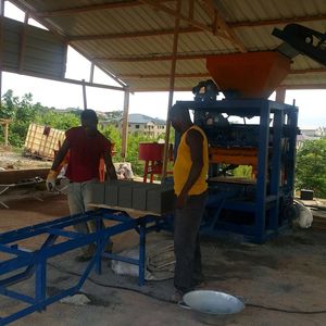 Küçük İşletme Makine Fikirleri QT4-24 Çimento Blok Yapma Makinesi Yapı Taşı Makinesi Satılık - Product Image 5